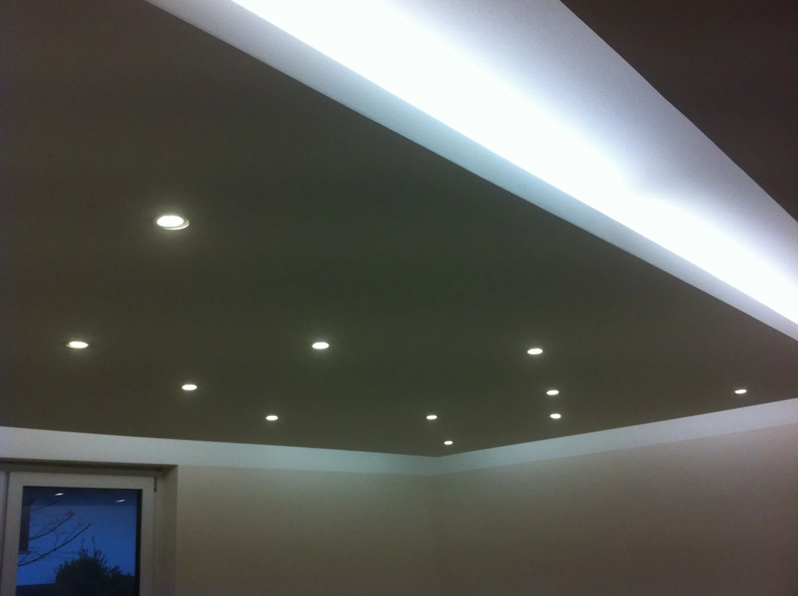 Abgehängte Decke mit Lichtspots